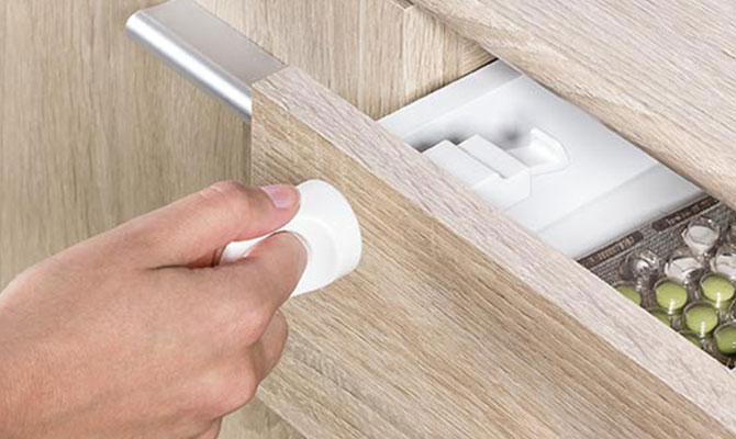 Reliably locks cupboards and drawers to protect children